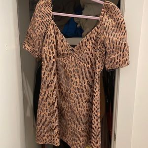 Alice + Olivia leopard puff sleeve dress